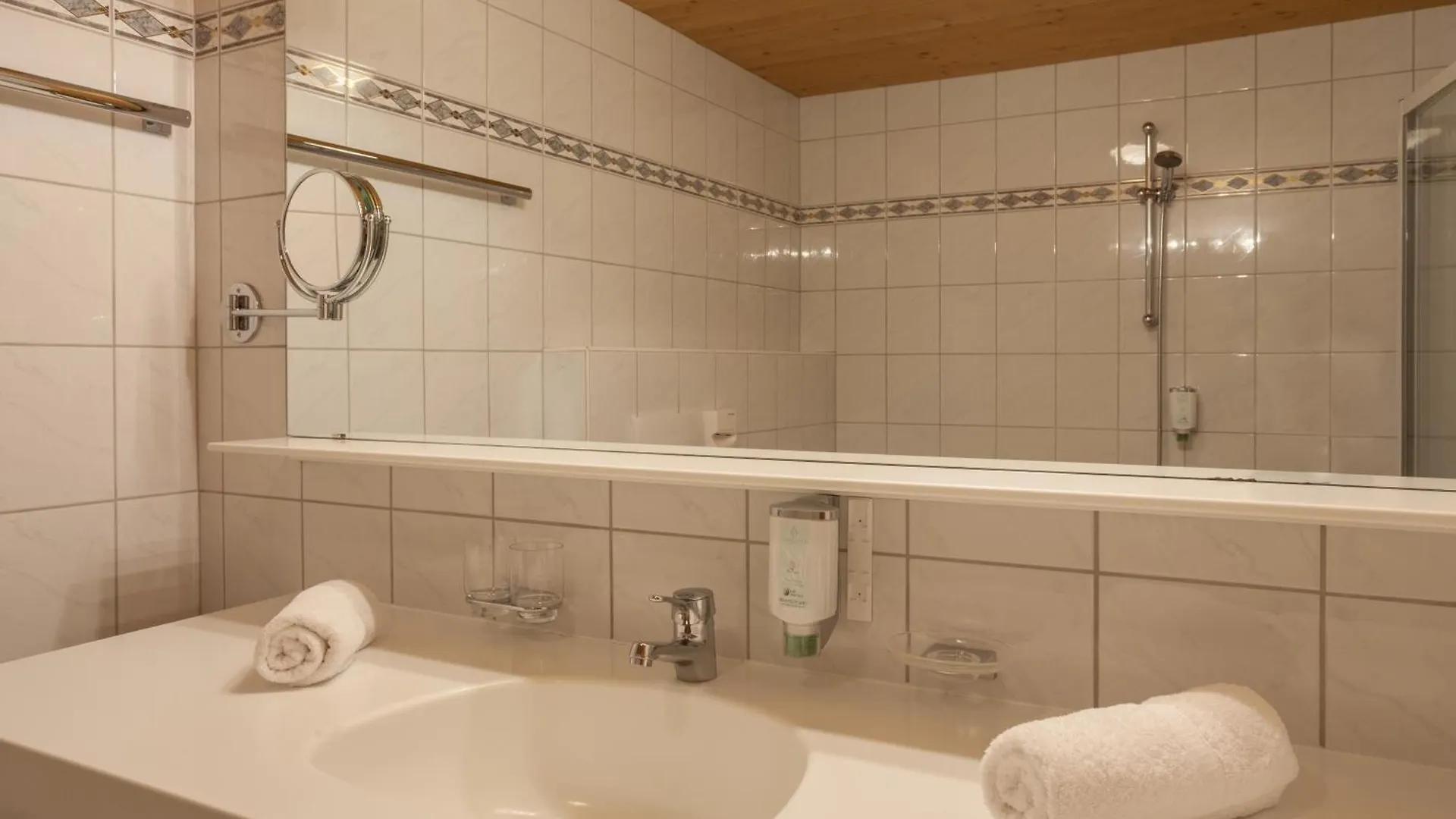 אישגל Hotel Olympia