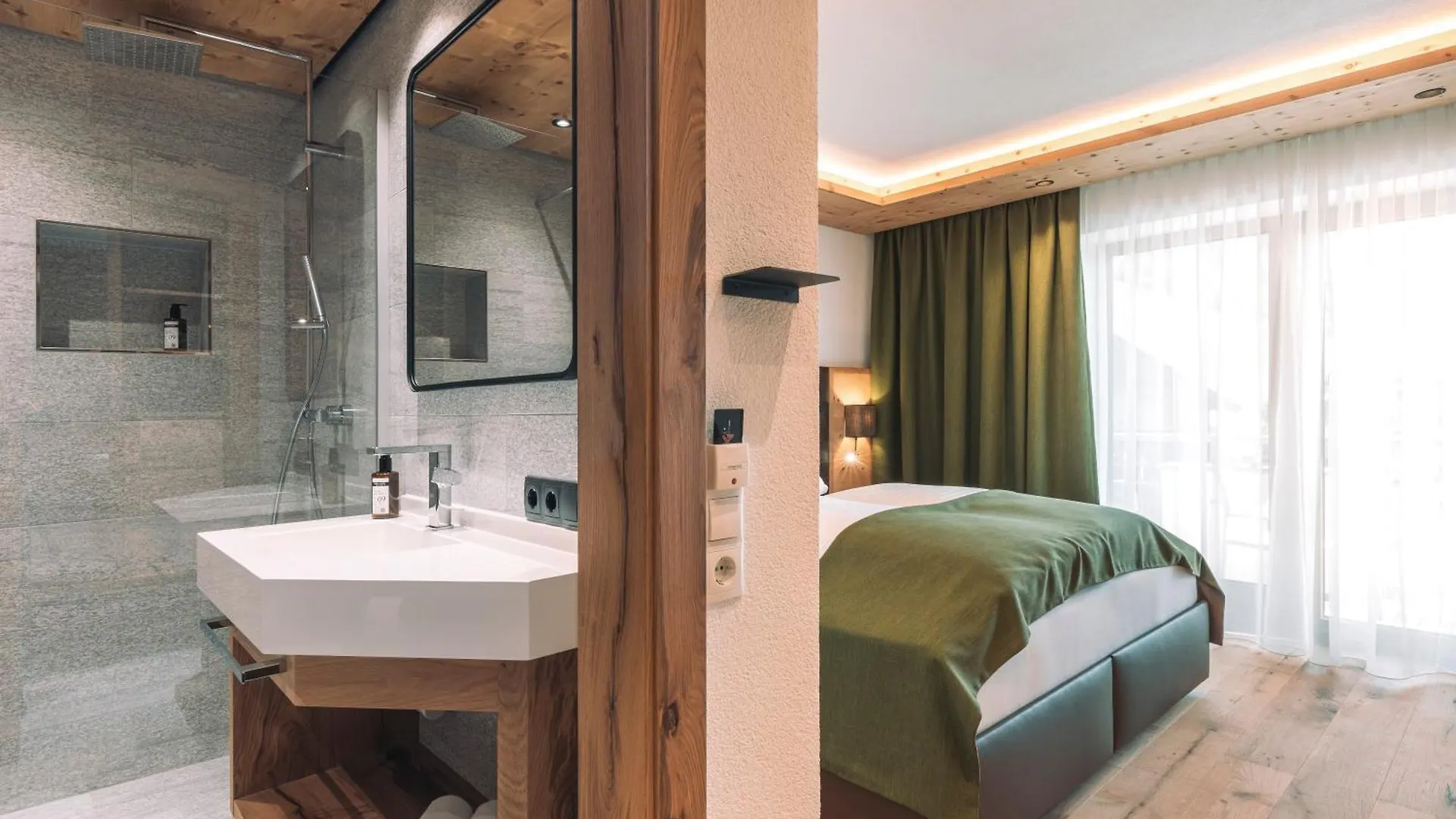 Hotel Olympia Ischgl 4*,
